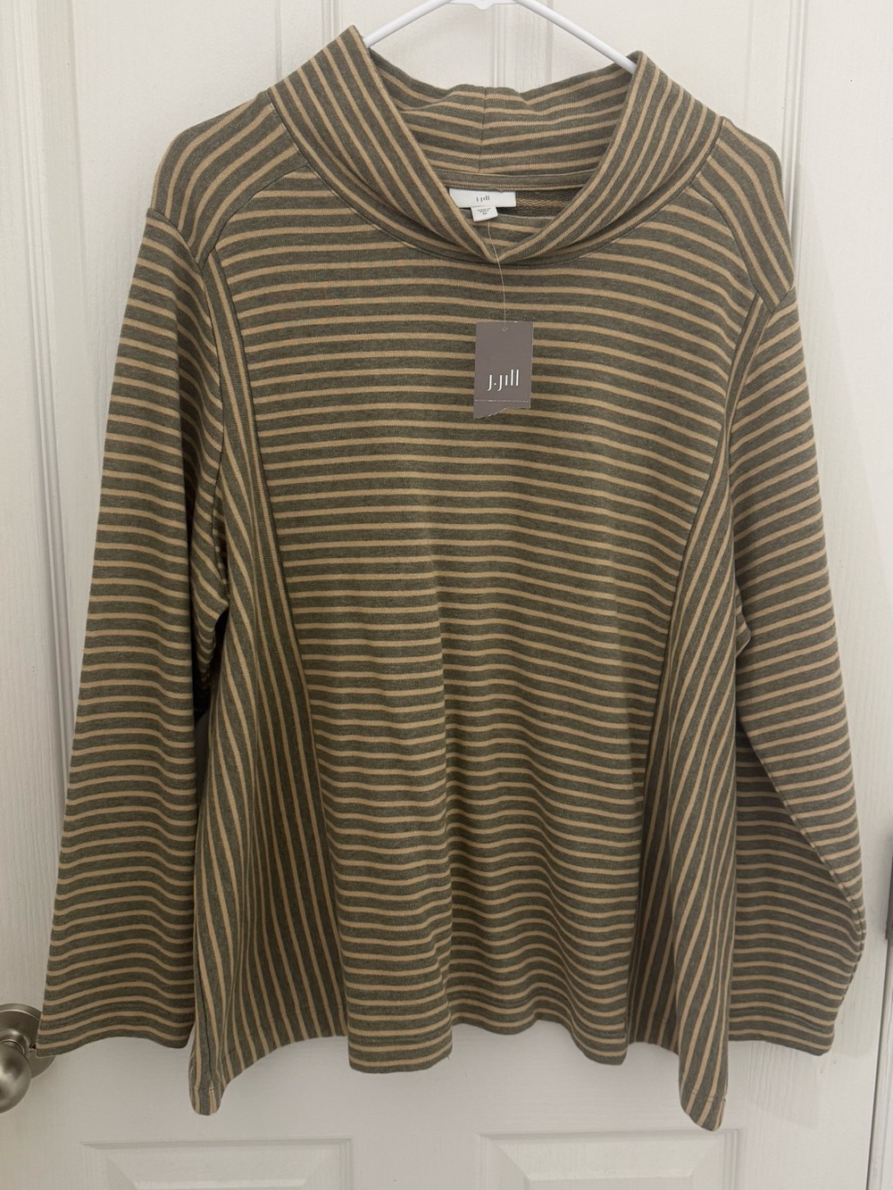 NWT J. Jill Grey and Tan/Khaki Seamed Mock Neck Top - 2x